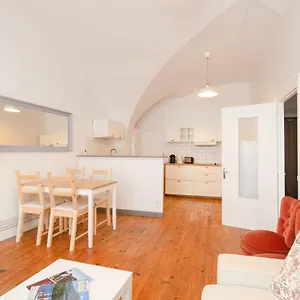 https://issoire-centre-t2-bergre-avec-parking.hotels-rhonealpes.com